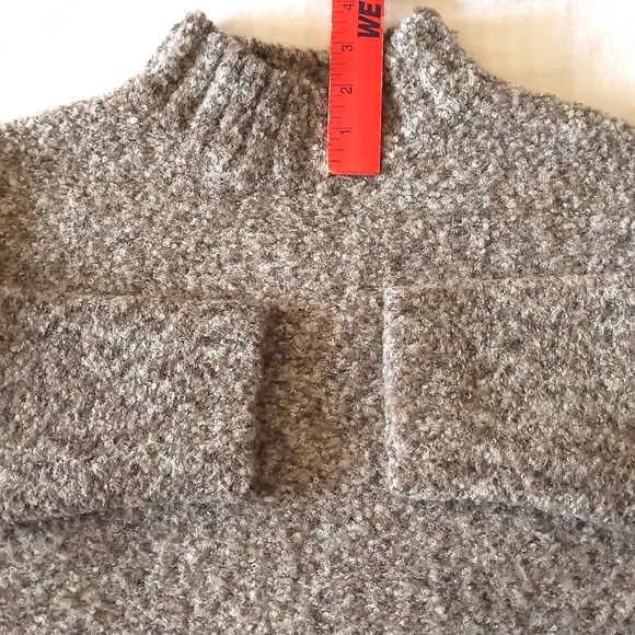 NWOT. Woman's Turtleneck sweater. - Picture 3 of 4